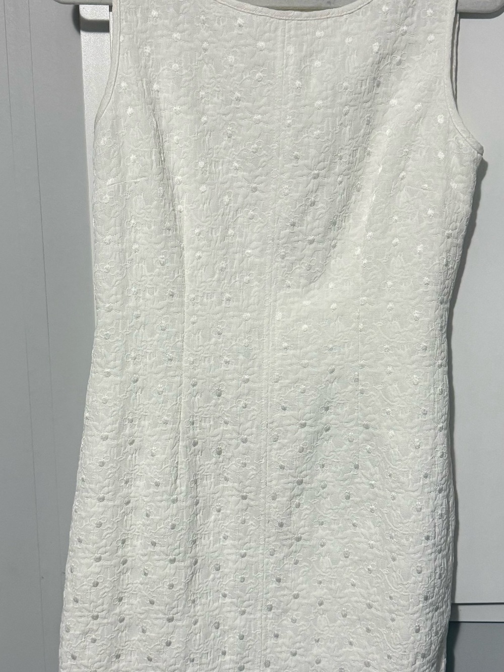 138. Tristan & Iseut Classic White Eyelet Midi Sheath Jacquard Dress- Size 10